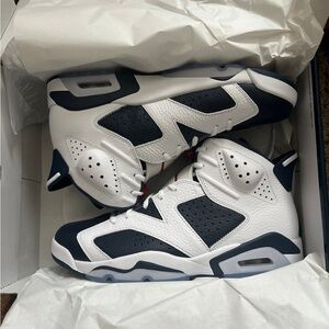 Nike Air Jordan 6 Retro Shoes in White/Midnight Navy